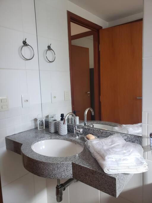 Apartamento Completo, No Coracao Da Ponta *